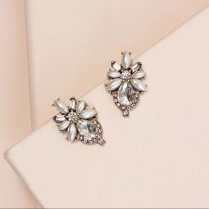 NWT! Olive & Piper Pearl Floret Earrings